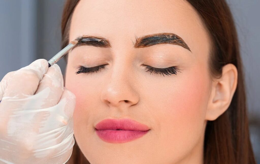 What is Eyelash & Brow Tinting?